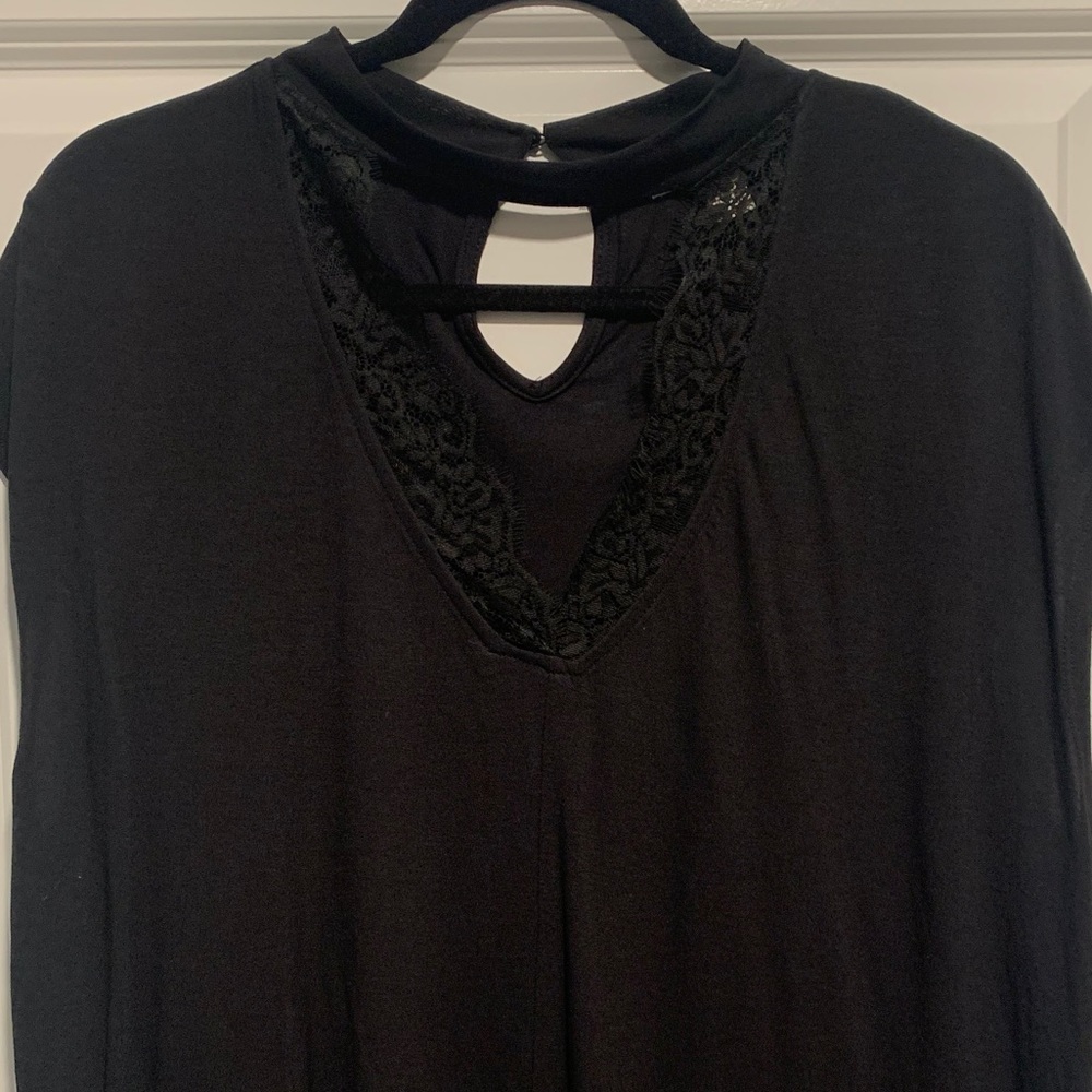 Never worn lace lined sleeveless top